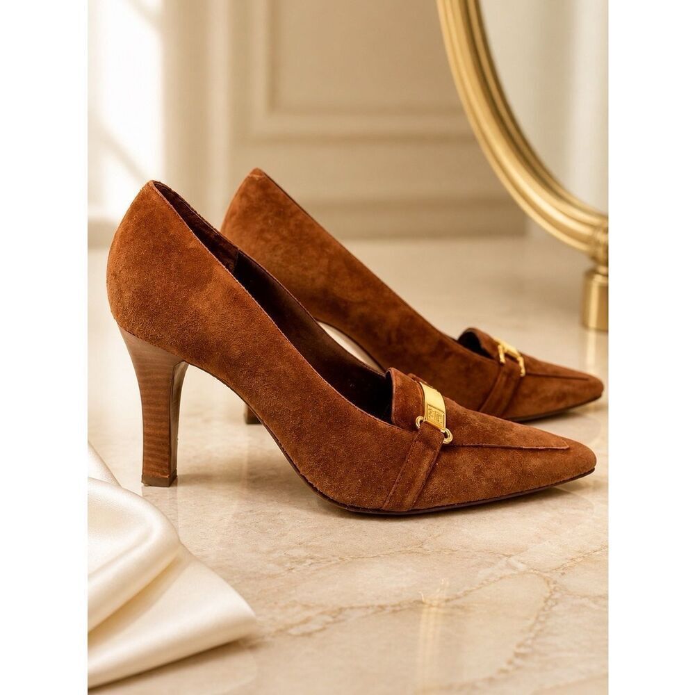 BROWN SUEDE CAROLE LITTLE PUMPS W GOLD BUCKLE S8.5